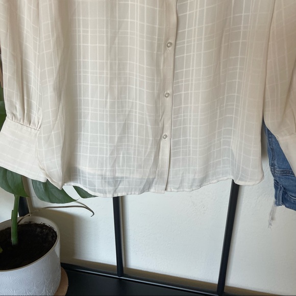 Ivory Loft Blouse - Picture 5 of 8